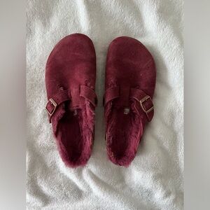 Birkenstock Fuzzy Slip On Clogs size 40, Women’s 9